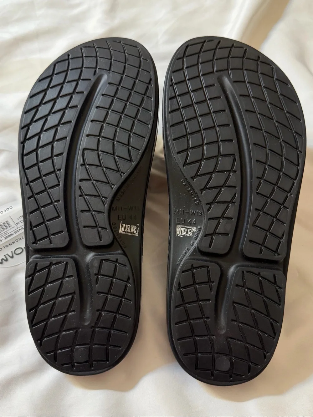 OOFOS Black Men’s Recovery Slide Sandals with Subtle Logo